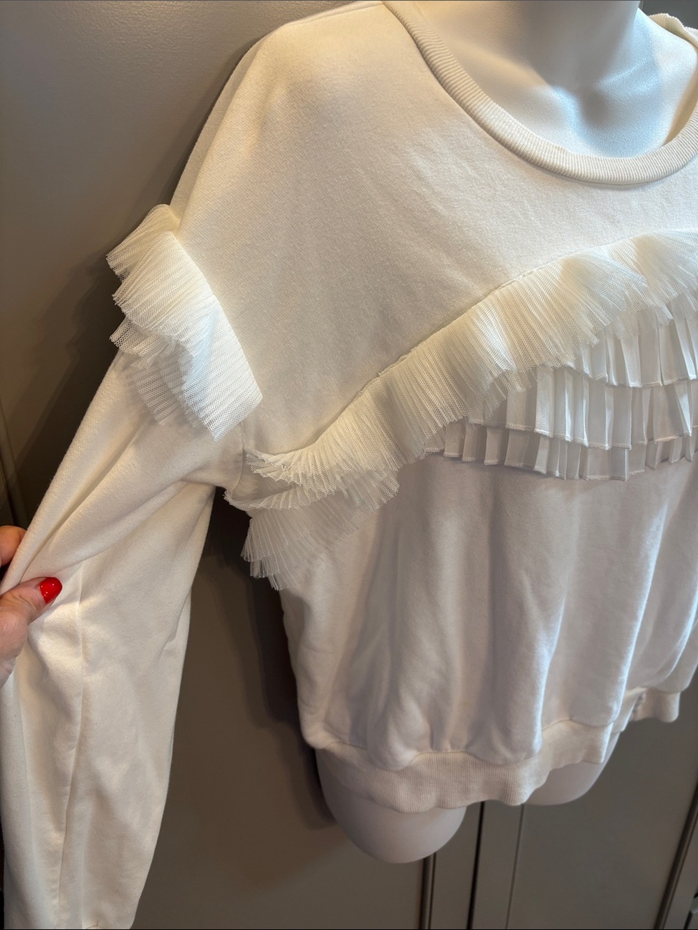 JJ’s Fairyland White Ruffle Front Sweatshirt L Romantic. Sweetheart - Picture 2 of 5